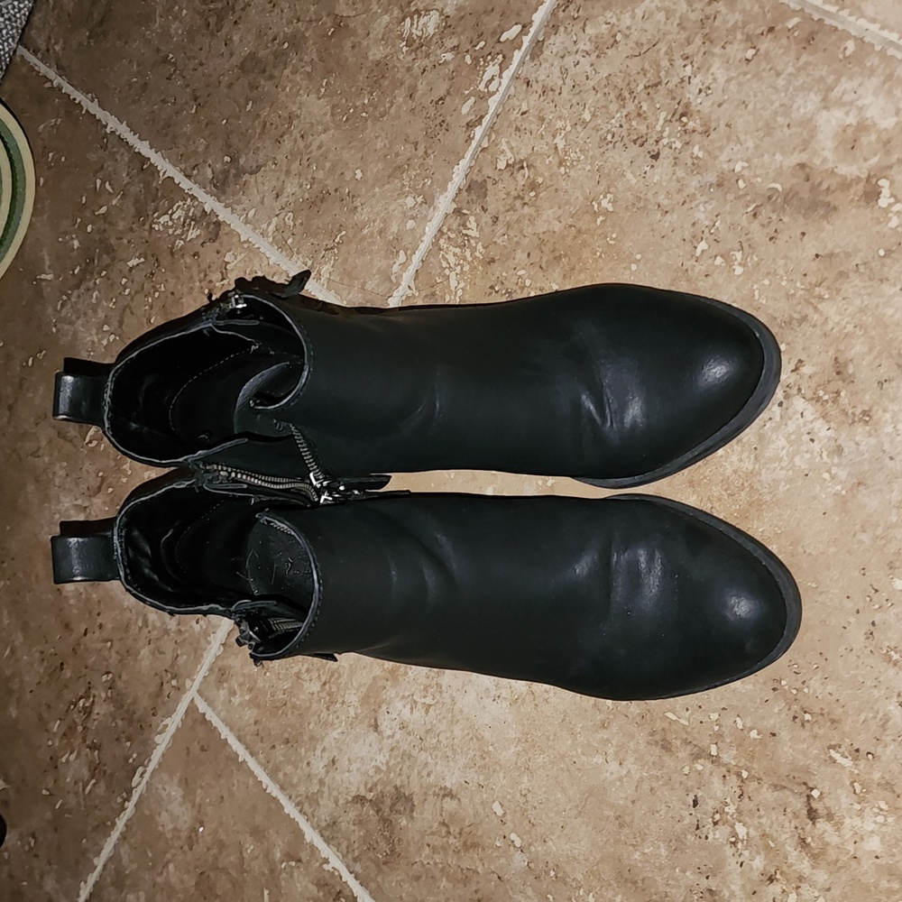 Booties faux leather